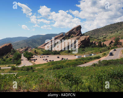 Natürliche rote Felsen Sandstein Felsformationen in Morrison, Colorado. Dies ist die Website der Red Rocks Amphitheater. Stockfoto