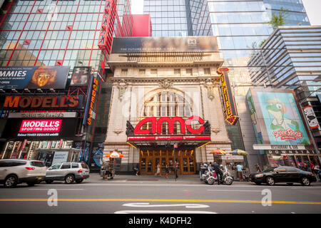 Der AMC 25 Theater am Times Square in New York am Sonntag, 27. August 2017. Theater Kopf in das Labor Day Wochenende US-Einspielergebnisse mit 13,4 Prozent niedriger als im letzten Jahr, die nicht war ein besonders gutes Jahr mit zu beginnen. Im Sommer 2017 soll der erste Sommer werden seit 2006 zeigt eine Box Office unter $4 Milliarden. (© Richard B. Levine) Stockfoto