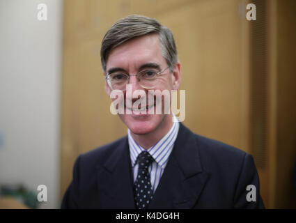 Jakob Rees-Mogg MP während eine konservative Stimme Besprechung im Boothroyd Zimmer im Portcullis House in London. Stockfoto