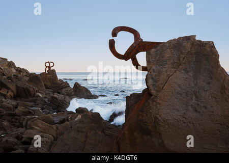 Skulptur Peine de Los Vientos in San Sebastian, Baskenland, Spanien Stockfoto