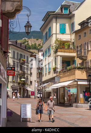 SION, SCHWEIZ - Straßenszene in SIon in der Nähe der Rue du Rhône. Stockfoto