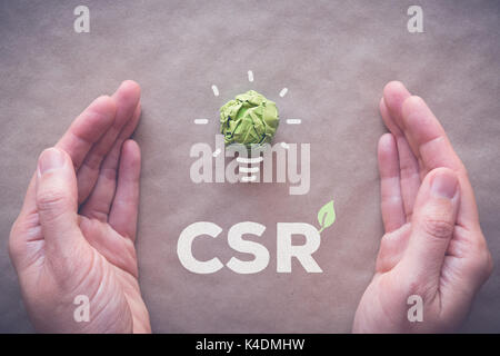 Grünbuch Glühbirne mit CSR, corporate social responsibility Stockfoto