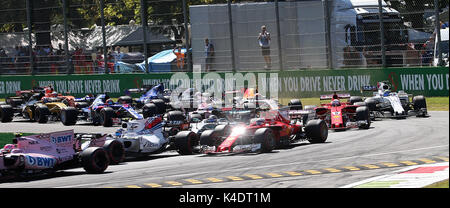 03.09.2017: Autodromo di Monza, Monza, Formel 1 GRAN PREMIO D'ITALIA, Großer Preis von Italien 2017, im Bild Rennstart: Lewis Hamilton (GB #44), MERCEDES AMG PETRONAS Formel 1 Team, Esteban Ocon (FRA, 31), Sahara Force India Formula One Team, Lance Spaziergang (Nr. 18), Williams Martini Racing, Sebastian Vettel (GER #5), Scuderia Ferrari, Kimi Räikkönen (FIN #7), Scuderia Ferrari, Valtteri Bottas (FIN #77), MERCEDES AMG PETRONAS Formel 1 Team, Max Verstappen (#33 NEL), Infiniti Red Bull Racing, Sergio Perez (MEX #11), Sahara Force India F1 Team, Daniil Kvyat (RUS #26), Scuderia Toro Rosso, Carlos Sai Stockfoto