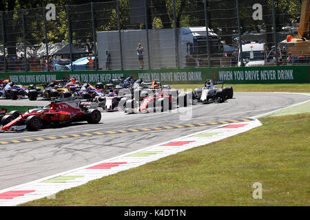 03.09.2017: Autodromo di Monza, Monza, Formel 1 GRAN PREMIO D'ITALIA, Großer Preis von Italien 2017, im Bild Rennstart: Lewis Hamilton (GB #44), MERCEDES AMG PETRONAS Formel 1 Team, Esteban Ocon (FRA, 31), Sahara Force India Formula One Team, Lance Spaziergang (Nr. 18), Williams Martini Racing, Sebastian Vettel (GER #5), Scuderia Ferrari, Kimi Räikkönen (FIN #7), Scuderia Ferrari, Valtteri Bottas (FIN #77), MERCEDES AMG PETRONAS Formel 1 Team, Max Verstappen (#33 NEL), Infiniti Red Bull Racing, Sergio Perez (MEX #11), Sahara Force India F1 Team, Daniil Kvyat (RUS #26), Scuderia Toro Rosso, Carlos Sai Stockfoto