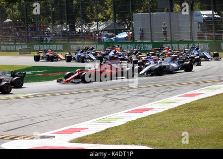 03.09.2017: Autodromo di Monza, Monza, Formel 1 GRAN PREMIO D'ITALIA, Großer Preis von Italien 2017, im Bild Rennstart: Lewis Hamilton (GB #44), MERCEDES AMG PETRONAS Formel 1 Team, Esteban Ocon (FRA, 31), Sahara Force India Formula One Team, Lance Spaziergang (Nr. 18), Williams Martini Racing, Sebastian Vettel (GER #5), Scuderia Ferrari, Kimi Räikkönen (FIN #7), Scuderia Ferrari, Valtteri Bottas (FIN #77), MERCEDES AMG PETRONAS Formel 1 Team, Max Verstappen (#33 NEL), Infiniti Red Bull Racing, Sergio Perez (MEX #11), Sahara Force India F1 Team, Daniil Kvyat (RUS #26), Scuderia Toro Rosso, Carlos Sai Stockfoto