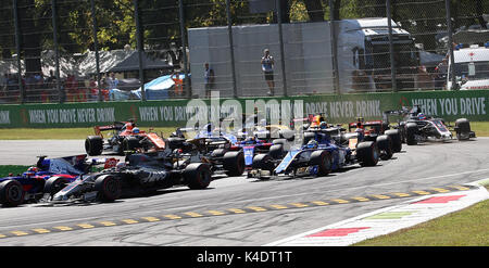 03.09.2017: Autodromo di Monza, Monza, Formel 1 GRAN PREMIO D'ITALIA, Großer Preis von Italien 2017, im Bild Rennstart: Lewis Hamilton (GB #44), MERCEDES AMG PETRONAS Formel 1 Team, Esteban Ocon (FRA, 31), Sahara Force India Formula One Team, Lance Spaziergang (Nr. 18), Williams Martini Racing, Sebastian Vettel (GER #5), Scuderia Ferrari, Kimi Räikkönen (FIN #7), Scuderia Ferrari, Valtteri Bottas (FIN #77), MERCEDES AMG PETRONAS Formel 1 Team, Max Verstappen (#33 NEL), Infiniti Red Bull Racing, Sergio Perez (MEX #11), Sahara Force India F1 Team, Daniil Kvyat (RUS #26), Scuderia Toro Rosso, Carlos Sai Stockfoto