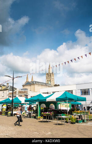 Truro - eine Straße Markt in Zitrone Quay in Truro in Cornwall. Stockfoto