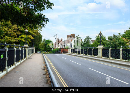 Hornsey Lane Bridge, dem Viktorianischen 'Highgate Torbogen', berüchtigt für zahlreiche Selbstmorde Stockfoto