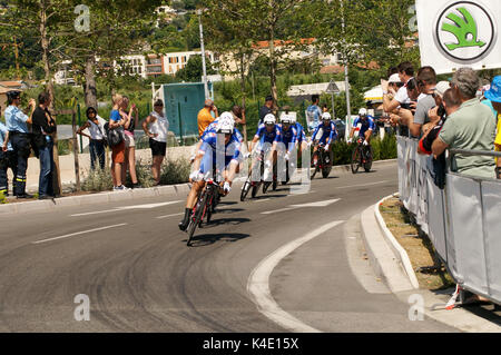 Nizza - 2. JULI: Die TOUR 2013 (Tour de France). FDJ.fr Team in Nizza/Nice Etappe 4 (25 km). Stockfoto