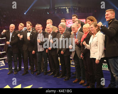 Sportgrößen Aus Magdeburg Als Gäste Im Ring Während Der Ses, Box, Gala Am 121116 In Der Getec Arena Magdeburg Stockfoto