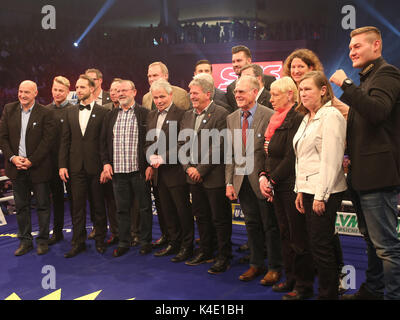 Sportgrößen Aus Magdeburg Als Gäste Im Ring Während Der Ses, Box, Gala Am 121116 In Der Getec Arena Magdeburg Stockfoto