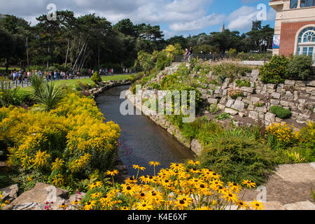 BOURNEMOUTH, UK - 17. AUGUST 2017: Ein Blick auf den Pavillon Gärten in der Küstenstadt Bournemouth, Dorset, am 17. August 2017. Stockfoto