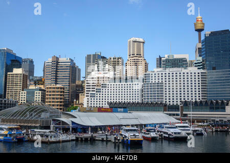 Sydney Central Business District Skyline von Darling Harbour Australien umfasst das Sydney Aquarium und Madame Tussauds. Stockfoto