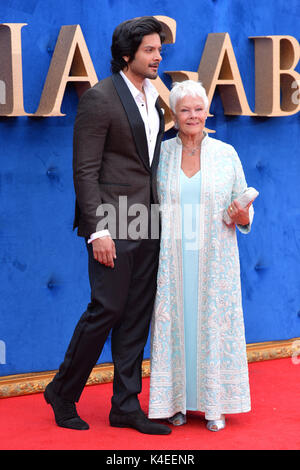 Ali Fazal und Dame Judi Dench Ankunft auf dem Victoria & Abdul Premiere im Odeon Cinema, London. PRESS ASSOCIATION Foto. Bild Datum: Dienstag, 5. September. Photo Credit: Matt Crossick/PA-Kabel. Stockfoto