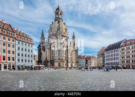 Deutschland, Sachsen, Dresden, Neumarkt, mit Blick auf die wieder aufgebaute Dresdner Frauenkirche Stockfoto