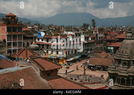 Die orangefarbenen Dächer der alten Stadt von Kathmandu, Ansicht von oben, Patan, Durbar Square, Nepal Stockfoto