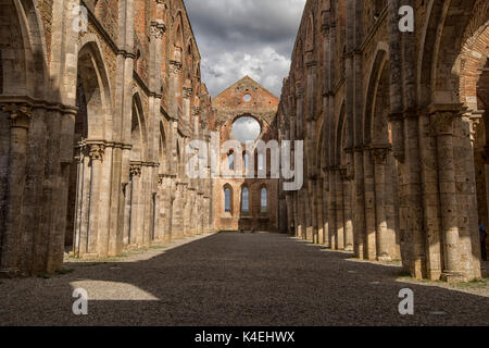 Ruinen der Abtei von San Galgano, Chiusdino Toskana Italien Europa EU Stockfoto