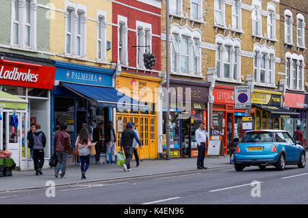 Geschäfte auf der Hohe Straße Leyton, London, England, Vereinigtes Königreich, Großbritannien Stockfoto