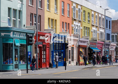 Geschäfte auf der Hohe Straße Leyton, London, England, Vereinigtes Königreich, Großbritannien Stockfoto