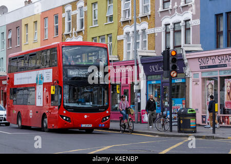 Geschäfte auf der Hohe Straße Leyton, London, England, Vereinigtes Königreich, Großbritannien Stockfoto