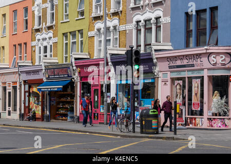 Geschäfte auf der Hohe Straße Leyton, London, England, Vereinigtes Königreich, Großbritannien Stockfoto
