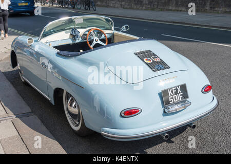 Classic 1957 Porsche 356 Speedster (1600 Super) an der High Street, Windsor, Berkshire, England, Vereinigtes Königreich Stockfoto