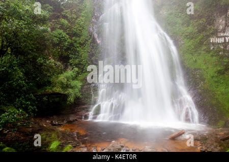 Tinh yeu oder Liebe Wasserfall im Dschungel in der Nähe von Sa Pa, Vietnam Stockfoto