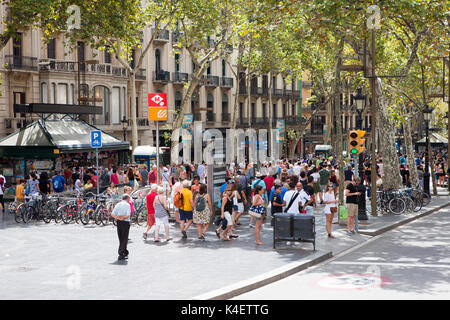 La Rambla Fußgängerzone Tourist Street im Zentrum von Barcelona in der Hauptstadt und die größte Stadt Kataloniens, in Spanien Stockfoto