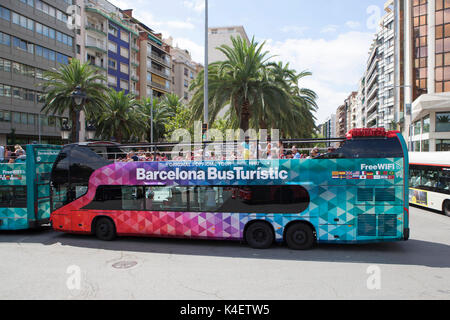 Barcelona Bus Turístic in Barcelona, die Hauptstadt und größte Stadt Kataloniens, in Spanien, und die zweitgrößte Gemeinde Stockfoto