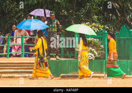 Staat Shan Armee (SSA), Burma - 21. Mai: Nicht identifizierte Personen Dress Up wunderschön im Staat Shan Armee Tag am 21. Mai 2017 Loi Kaw Wan, Burma. Stockfoto