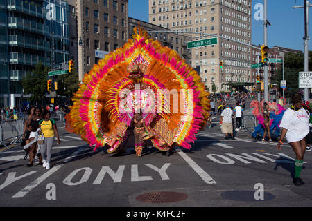 Brooklyn, NY, USA, 4. September 2017. Die Teilnehmer feiern Tag der Arbeit & West Indian Day Parade 2017 auf Eastern Parkway. Credit: Lucien O'Neill Stockfoto