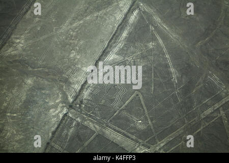 Die Spinne, Nazca Linien, (alte Geoglyphen und Weltkulturerbe) in der Wüste in der Nähe von Nazca, ICA-Region, Peru, Südamerika - Antenne Stockfoto