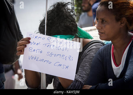 Rom, Italien. 05 Sep, 2017. Von den Gärten neben der Piazza Venezia, die Flüchtlinge, die es nach Verlassen der Palast an der Piazza Indipendenza ein Lager aufgeschlagen hatte. Quelle: Andrea Ronchini/Pacific Press/Alamy leben Nachrichten Stockfoto