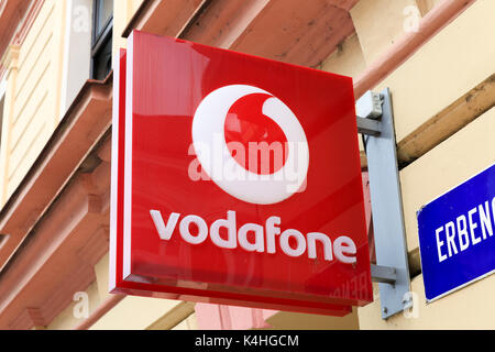 Vodafone-Logo. Vodafone Group ist ein britisches Telekommunikationsunternehmen mit Hauptsitz in London und Sitz in Newbury, Berkshire. Stockfoto