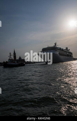 Lights Out für Kreuzfahrtschiffe in Venedig Stockfoto