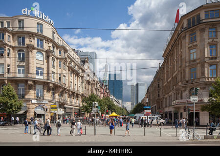 DEU, Deutschland, Frankfurt am Main: Gründerzeit-Architektur und moderne Jene der Kaiserstraße | DEU, Deutschland, Frankfurt am Main: alte Häuser Stockfoto