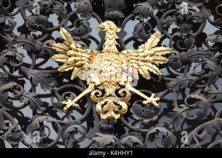 DEU, Deutschland, Frankfurt am Main : Goldener Adler am Rathaus Römer, Deutschland, Frankfurt am Main : Steinadlertür in Roemer Stockfoto