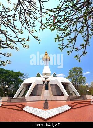 Weiße Pagode in Wat Tham Klong Pel Tempel in Nong Bua Lam Phu Provinz, Thailand Stockfoto