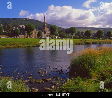 Sommer Blick über den Fluss Tweed in Peebles, Scottish Borders Stockfoto