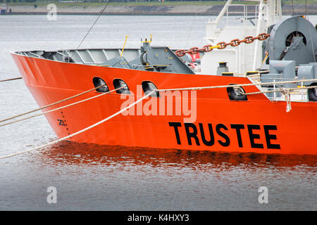 Caland Kanal, Rotterdam, Niederlande, 29. Mai 2014: Der Bug des Dockwise semi-submersible Schiff Treuhänder im versenkten Zustand Stockfoto