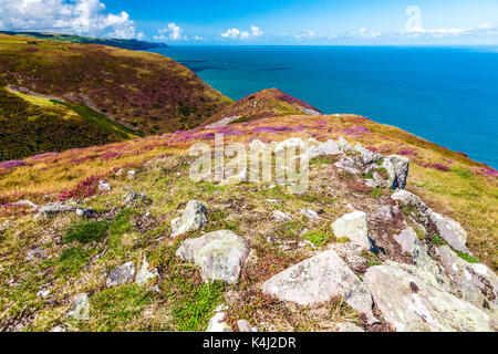 Der Blick über den Kanal von Bristol aus der südwestlichen Küste Pfad im Exmoor National Park, Somerset. Stockfoto