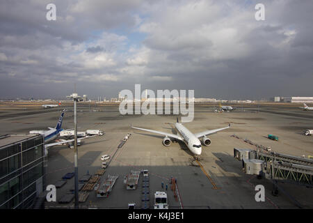 Singapore Airlines Airbus A350-900 Jet in New Chitose Airport Schürze rollen, Hokkaido, Japan Stockfoto