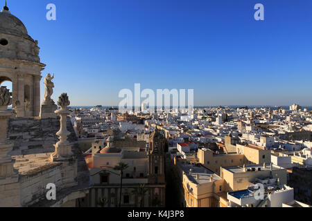 Die Dächer von Gebäude im Barrio de La Vina, Dom Dach, Cadiz, Spanien Stockfoto