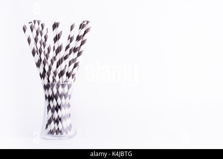 Schwarzes und weißes Papier Trinkhalm Stockfoto