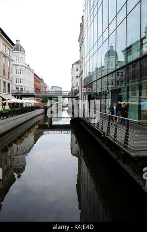 Die Fußgängerzone der Kanalzone in Aarhus, Dänemark Stockfoto