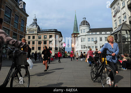 Die lebendige Fußgängerzone Innenstadt in Aarhus, Dänemark Stockfoto