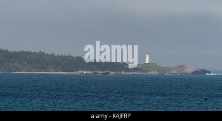 Malerischer Blick auf Leuchtturm an der Küste, Hafen, louisbourg Louisbourg, Cape Breton Island, Nova Scotia, Kanada Stockfoto