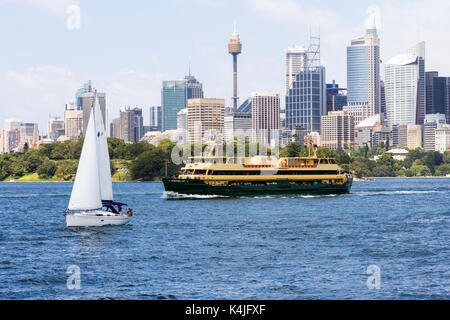 Der Manly Fähre zu yachet auf seinem Weg vom Circular Quay nach Manly, Sydney, New South Wales, New South Wales, Australien Stockfoto