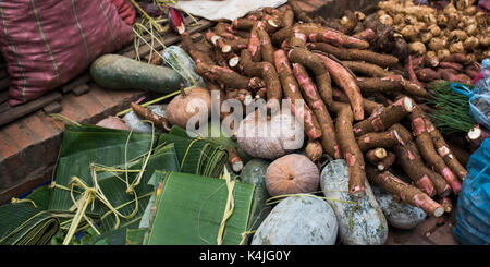 Gemüse für den Verkauf am Markt, Luang Prabang, Laos Stockfoto