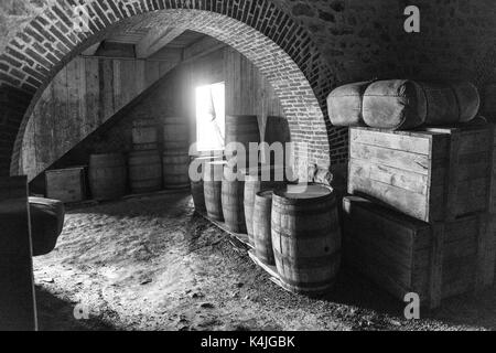 Fässer in das Vorratshaus des Königs auf der Festung von Minden, Minden, Cape Breton Island, Nova Scotia, Kanada Stockfoto